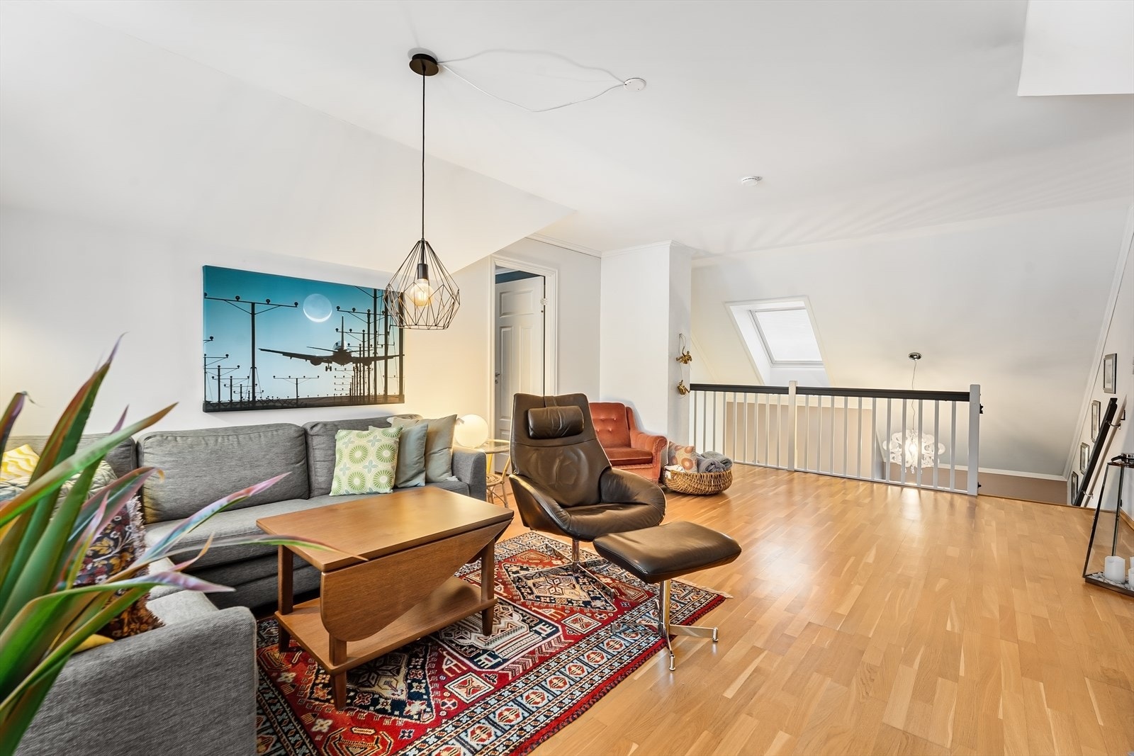 Luftig tv-stue i 2. etasje. Galleribilde