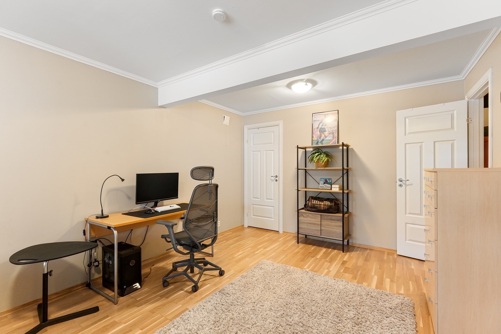 Soverom/kontor i underetasjen. Galleribilde