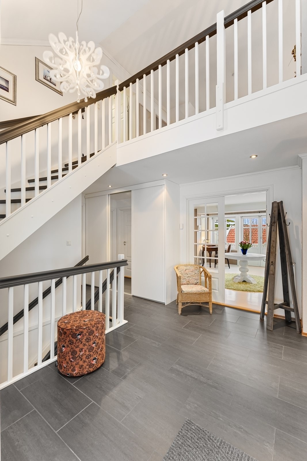 Flislagt hall med vannbåren varme. Galleribilde