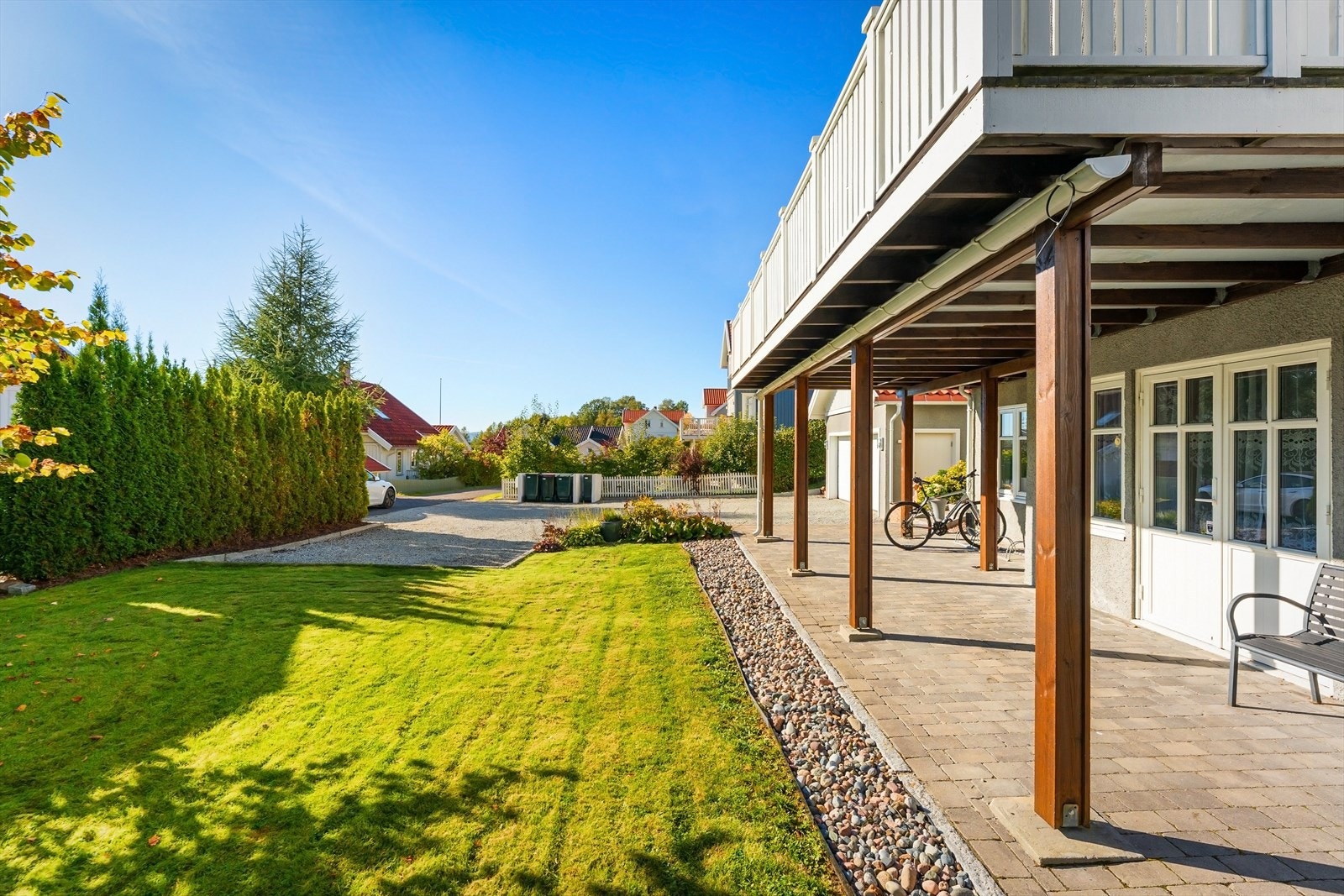 Fra utleiedelen er det adkomst til overbygget uteplass. Galleribilde