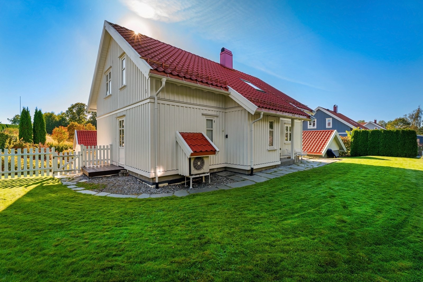 Skifer tråkkheller og luft til vann varmepumpe. Galleribilde