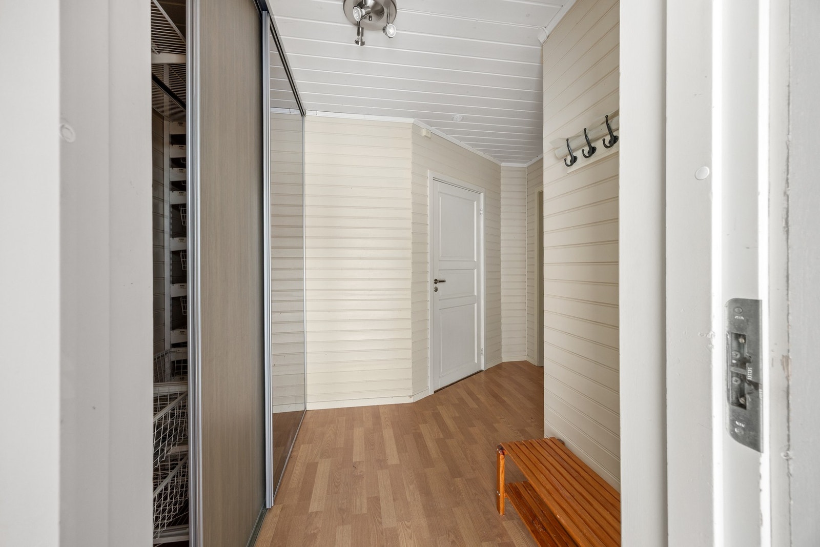 Entré - ca 6 kvm. Galleribilde