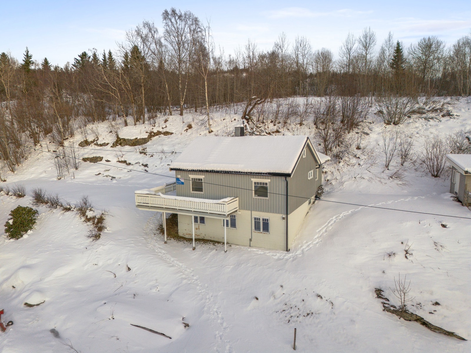 Kort vei ut i marka med bl.a. utgang til kultursti øverst i nabolaget. Galleribilde