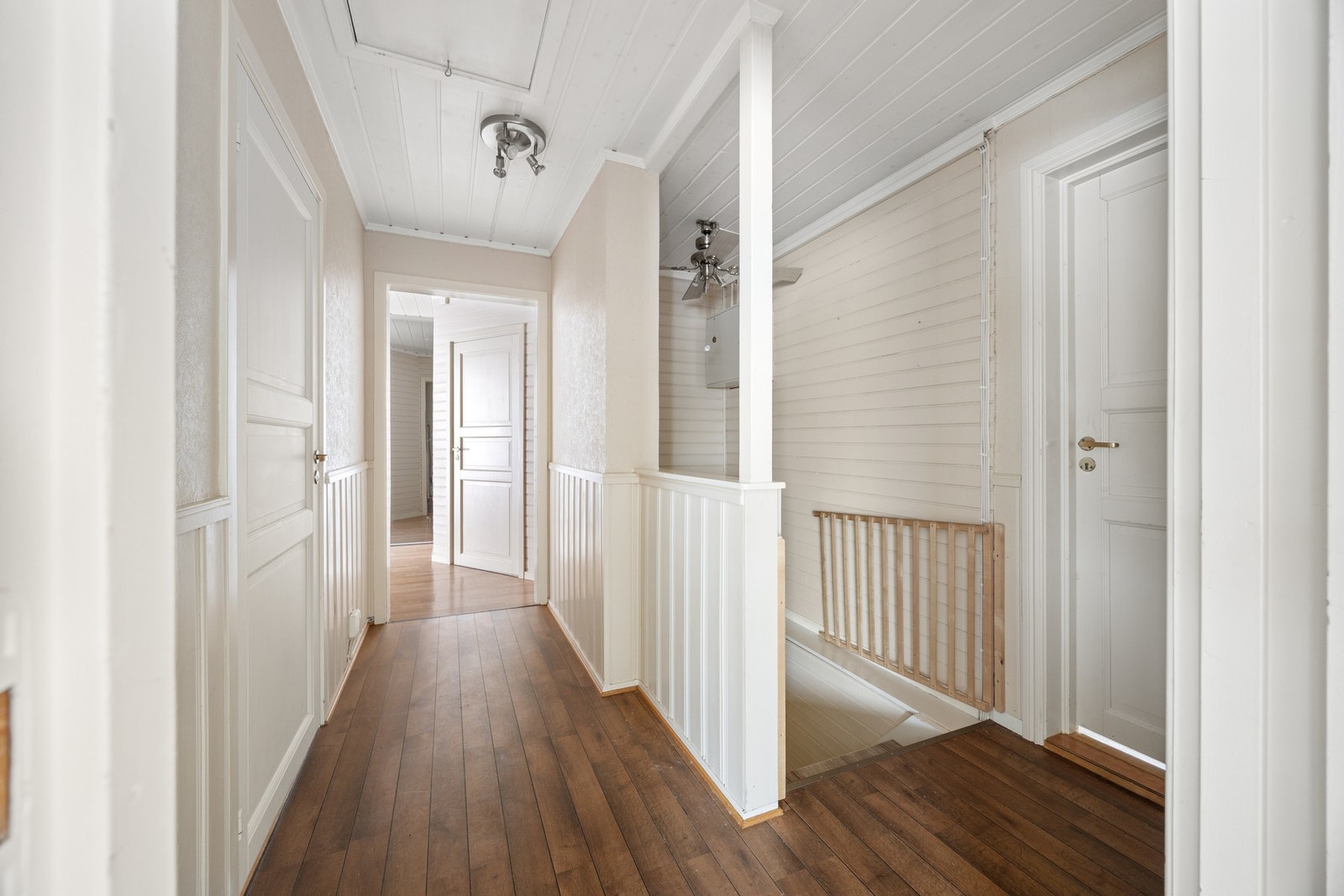 Gang inkl. trapp - ca 7 kvm. Galleribilde