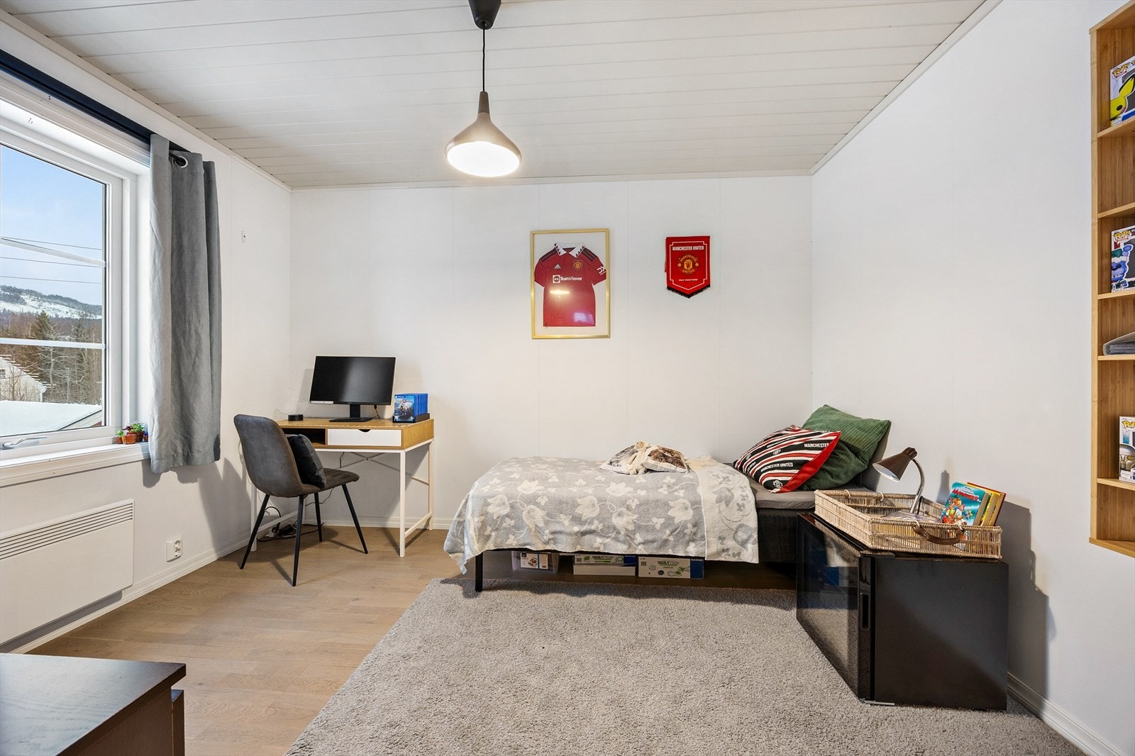 Soverom II og III kan benyttes alt etter behov og vil fint kunne fungere som barne-, gjesterom, kontor eller lignende. Galleribilde