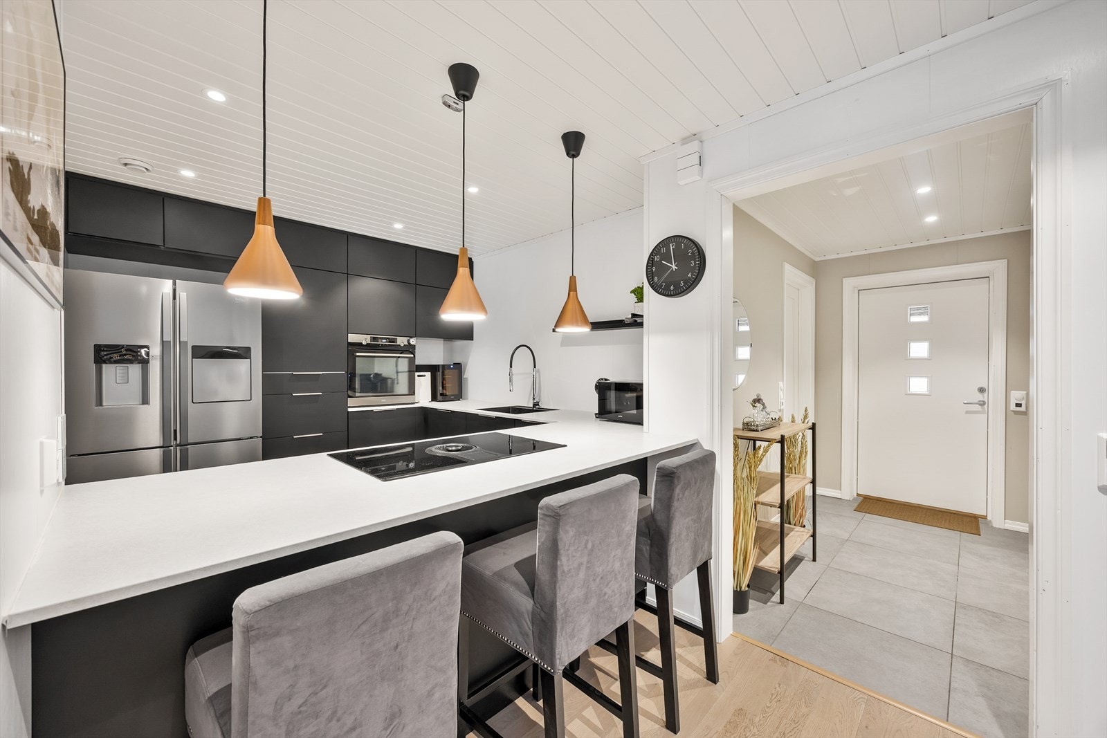 Kjøkken mot entré. Galleribilde