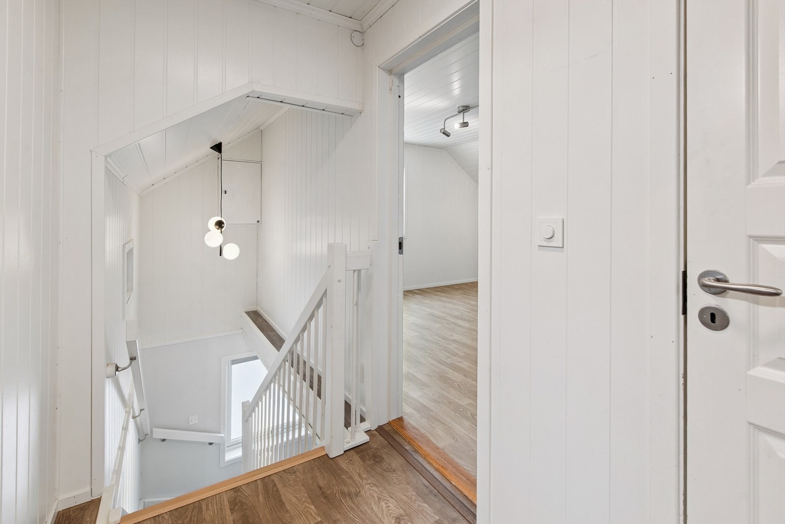 I andre etasje kommer man opp til en gang som fordeler til rommene. Galleribilde