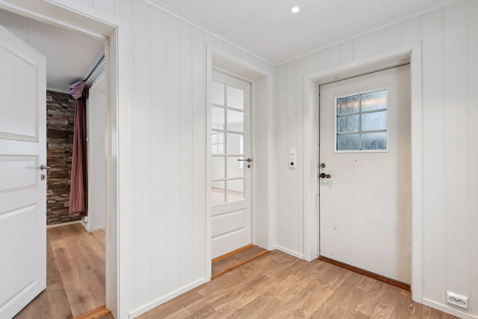 Boligen har gjennomgående oppussede overflater fra senere tid. Galleribilde