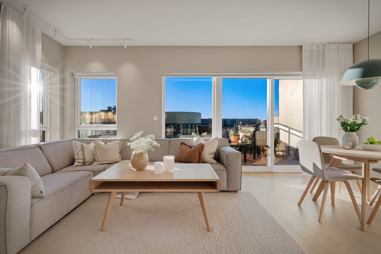 Eiendomsmegler 1 ved Morten Lie har gleden av å presentere denne utrolig lekre leiligheten fra 2024 på Solsio! Foto: Inge Jørpeland Galleribilde