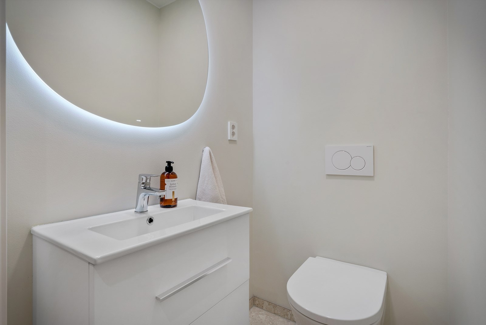 Praktisk løsning i leiligheten med adskilt toalettrom. Galleribilde