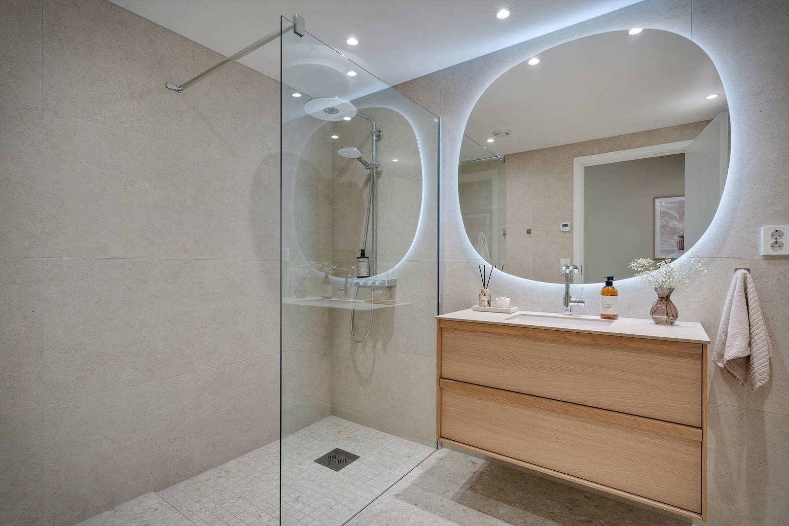 Lekre og romslige detaljer. Galleribilde