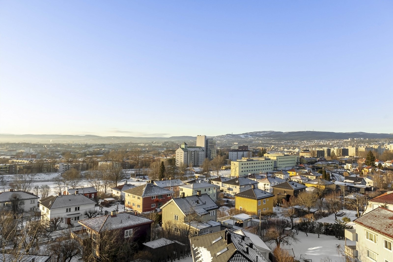 Utsikten strekker seg mot Grefsenkollen og omkringliggende åser. Galleribilde