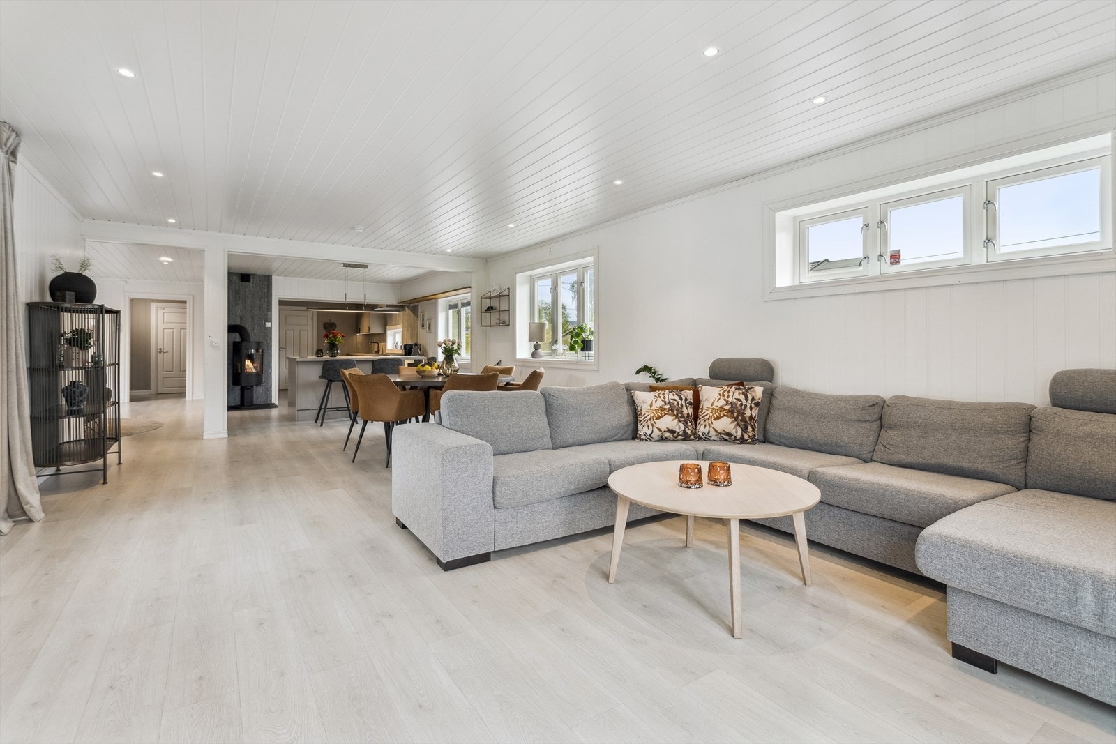 Romslig stue med plass til flere soner Galleribilde