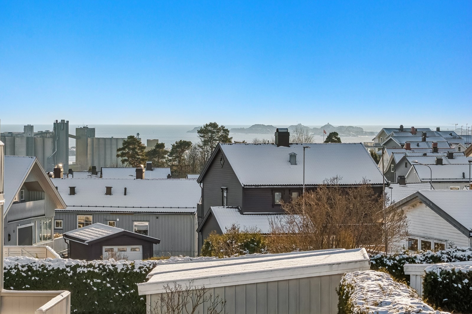 Utsikt fra balkong mot Larviksfjorden Galleribilde