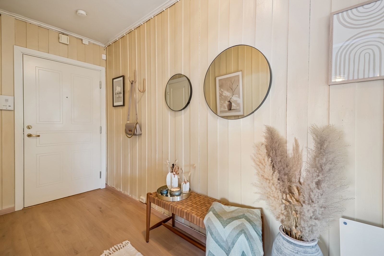 Gangen har plass til å henge fra seg yttertøy Galleribilde