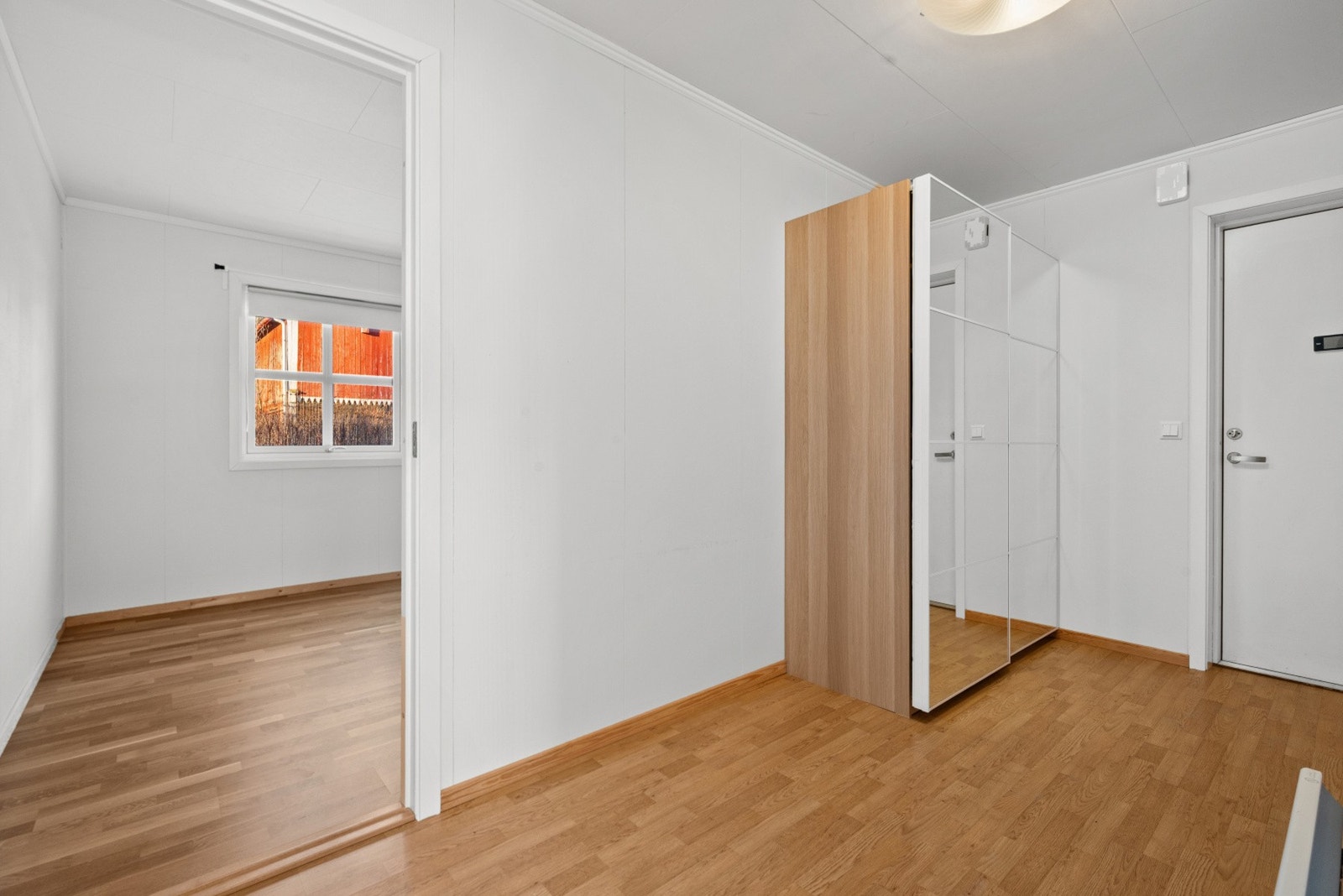 Entreen er på 8,5m². Galleribilde