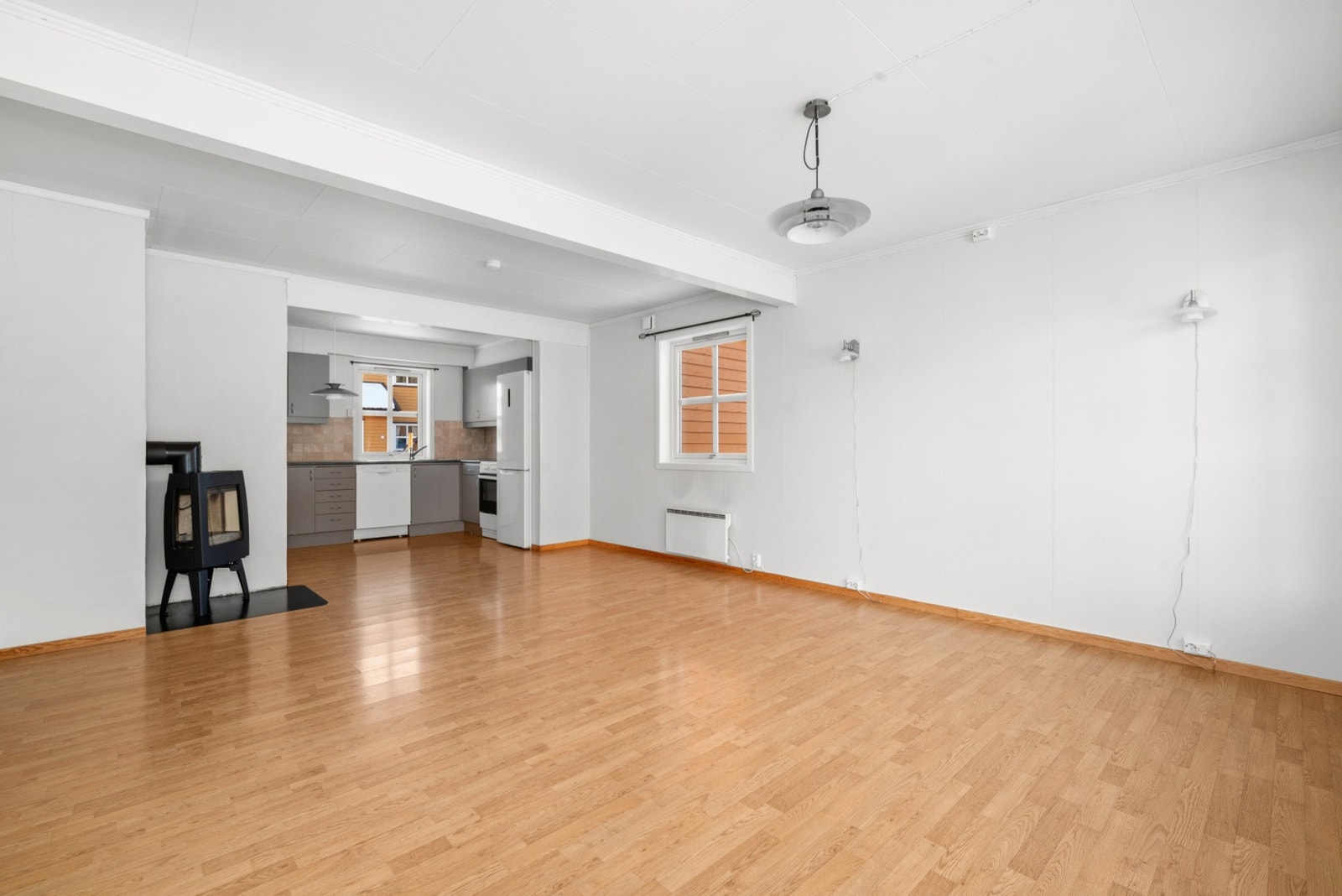 Det er åpen stue/kjøkken løsning. Galleribilde