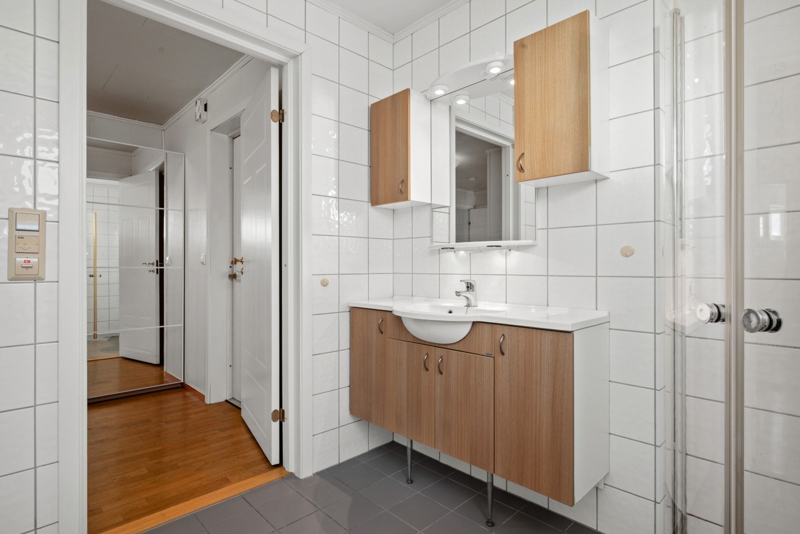 Det er opplegg til vaskemaskin på badet. Galleribilde