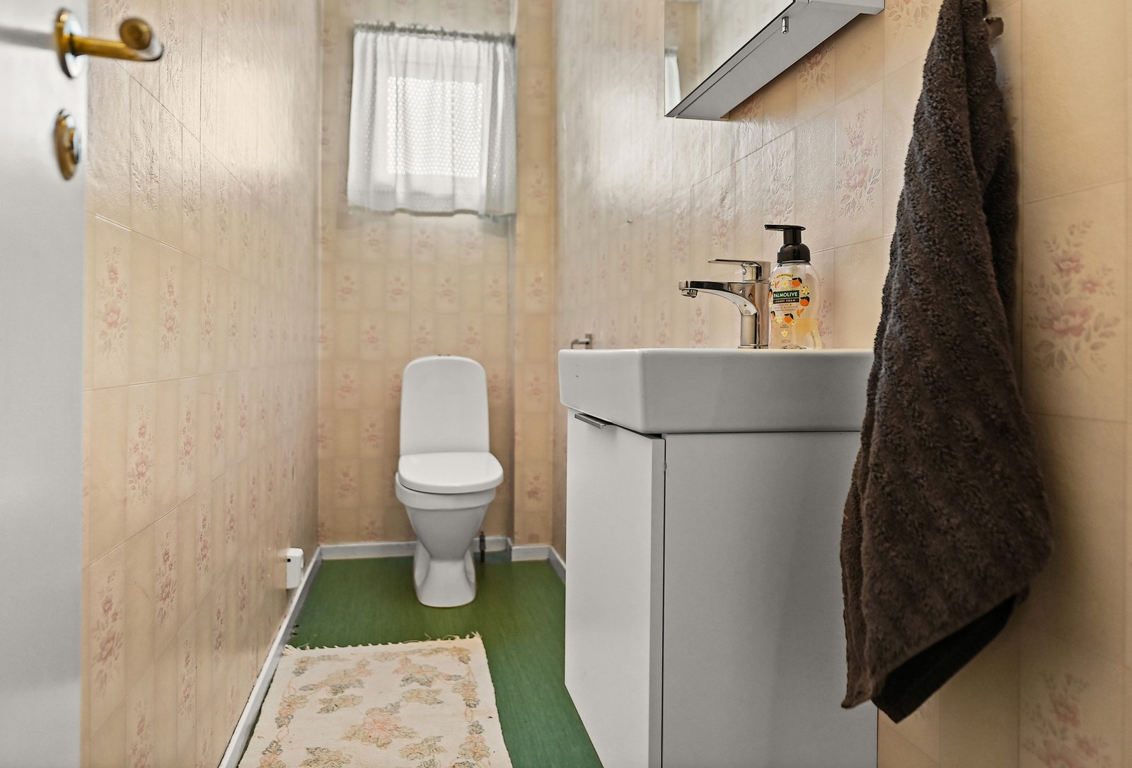 Separat toalettrom i 1. etasje Galleribilde