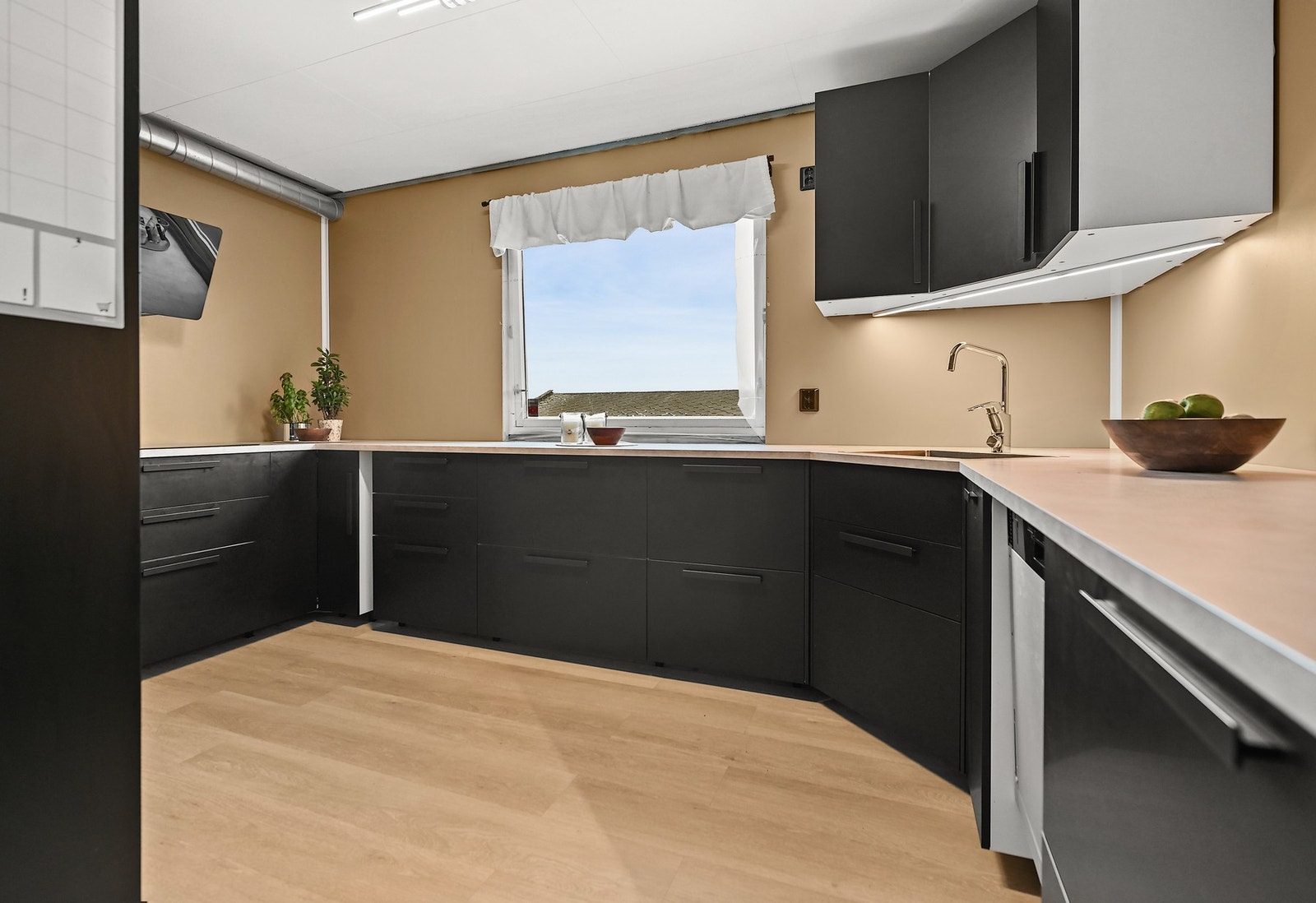 Kjøkken er fornyet i senere tid Galleribilde