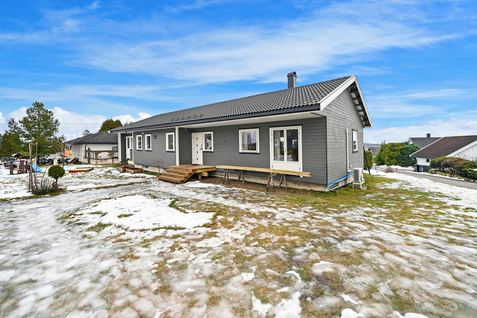 3 av veggene er kledd om og tilleggsisolert. I tillegg ble yttertaket lagt om i 2017 Galleribilde