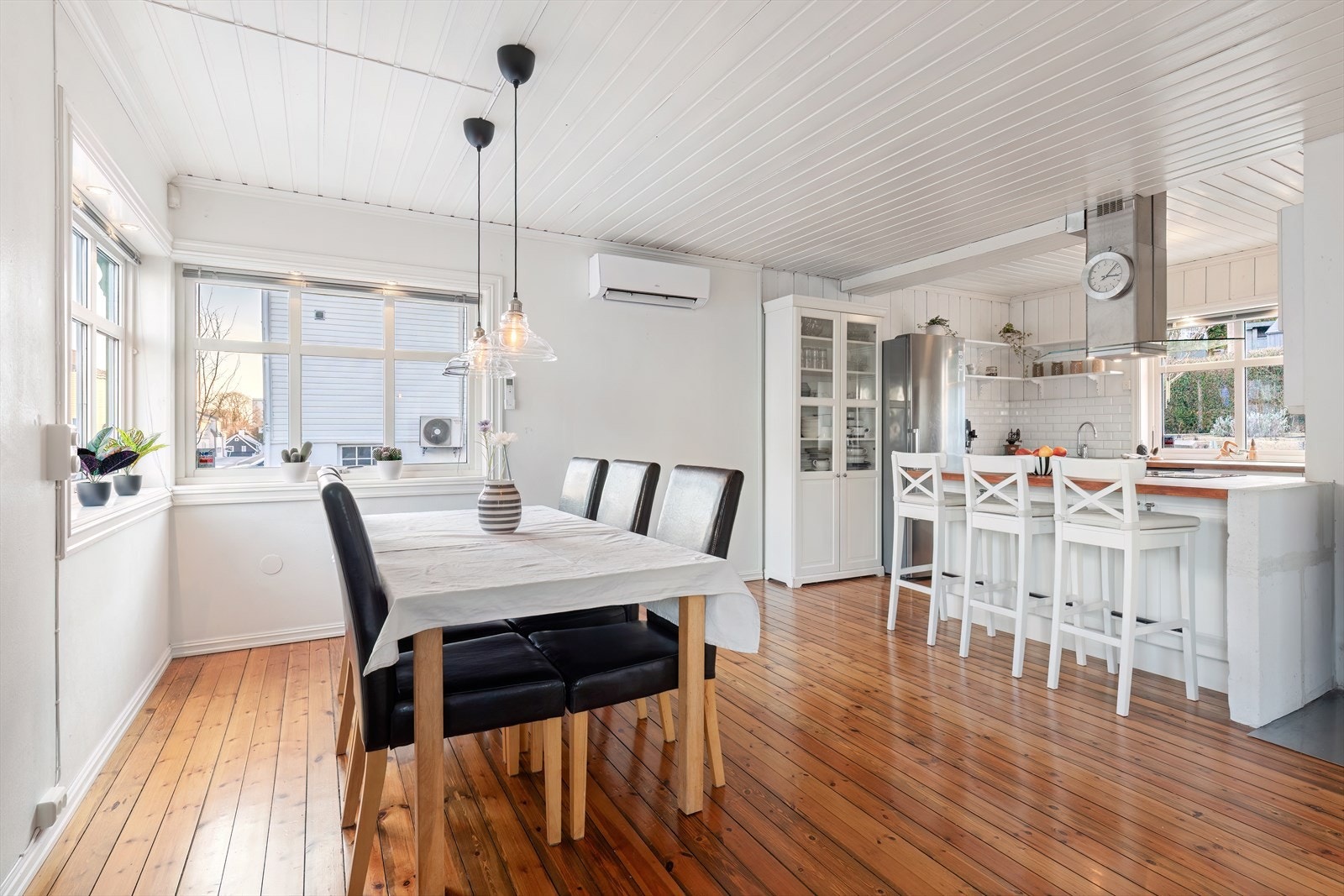 Kjøkken - lyst og romslig Galleribilde