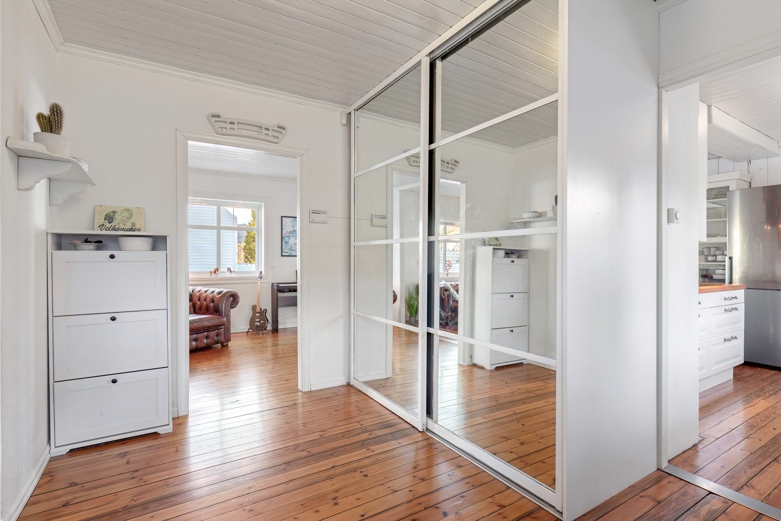 Entre - stor skyvedørsgarderobe Galleribilde