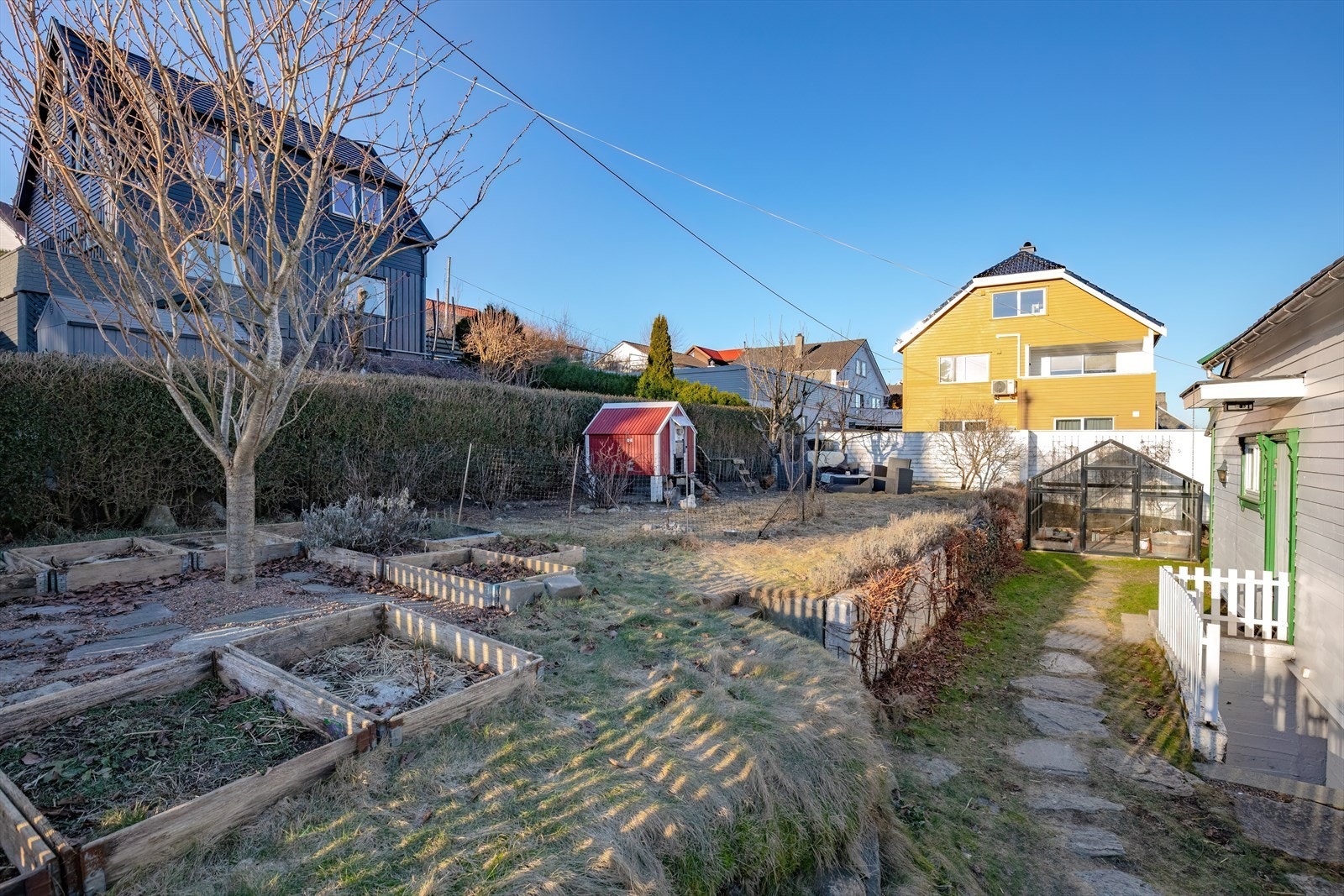 Hage - hønsegård m/utstyr blir fjernet før overtakelse Galleribilde