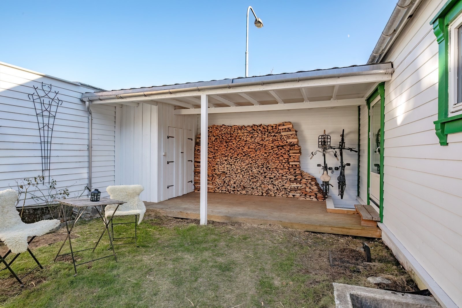 Hage/terrasse - skjermet og solrik Galleribilde