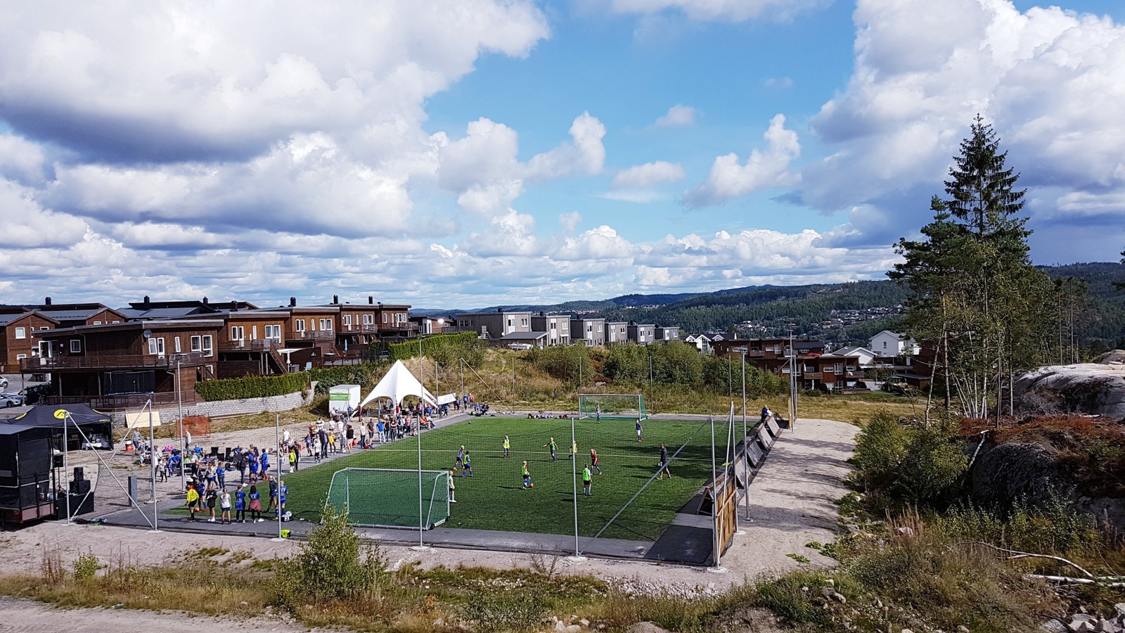 Lyssatt kunstgressbane Galleribilde