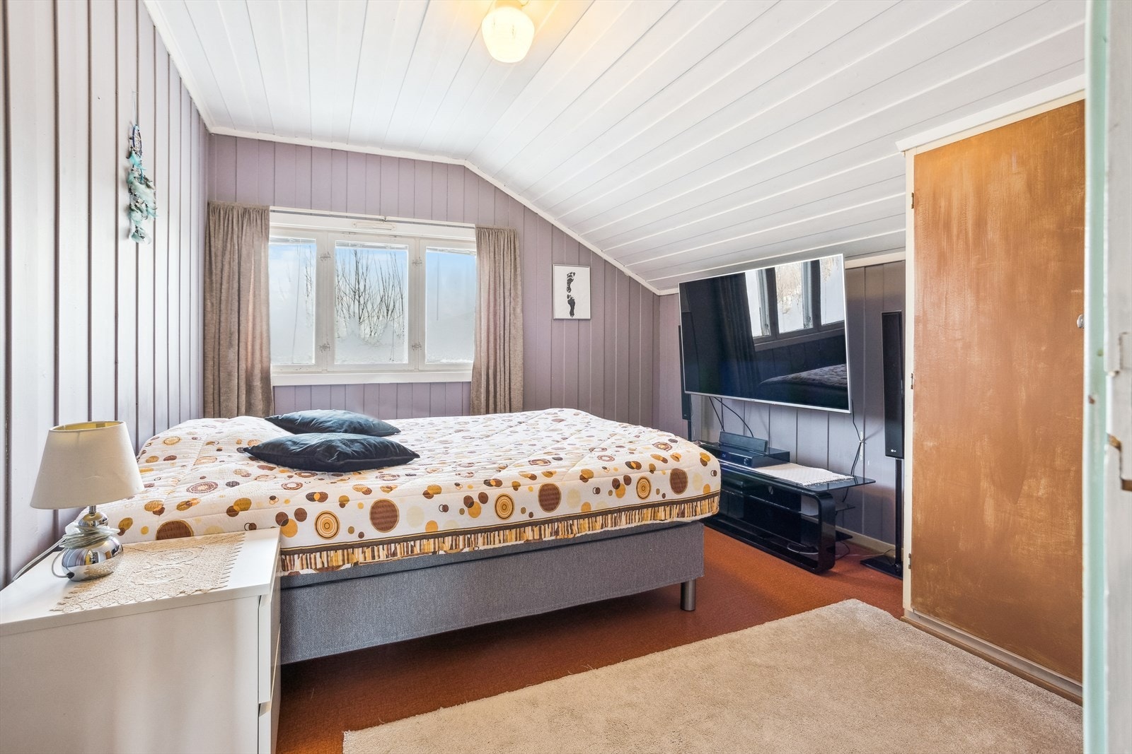 Det er tre soverom, alle er plassert i 2. etasje Galleribilde