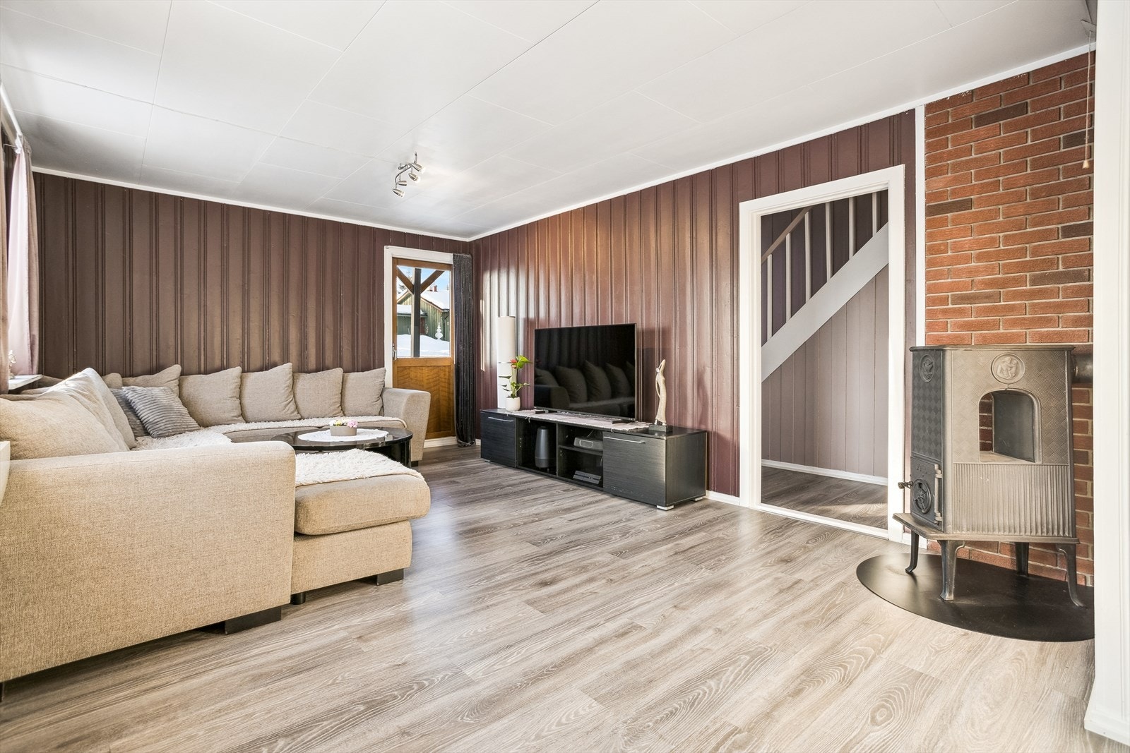 Fra stuen er det utgang til terrassen. Galleribilde