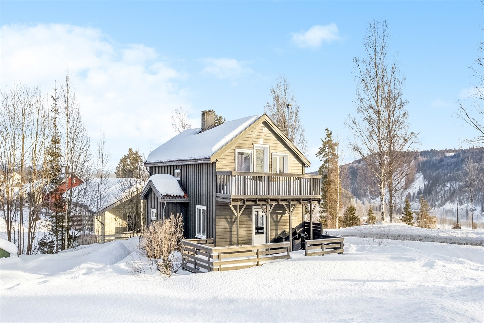 Solrik og relativt flat tomt Galleribilde