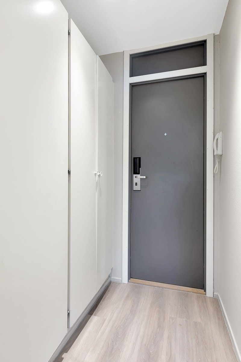 Egen gang / entré til soverom og baderom Galleribilde