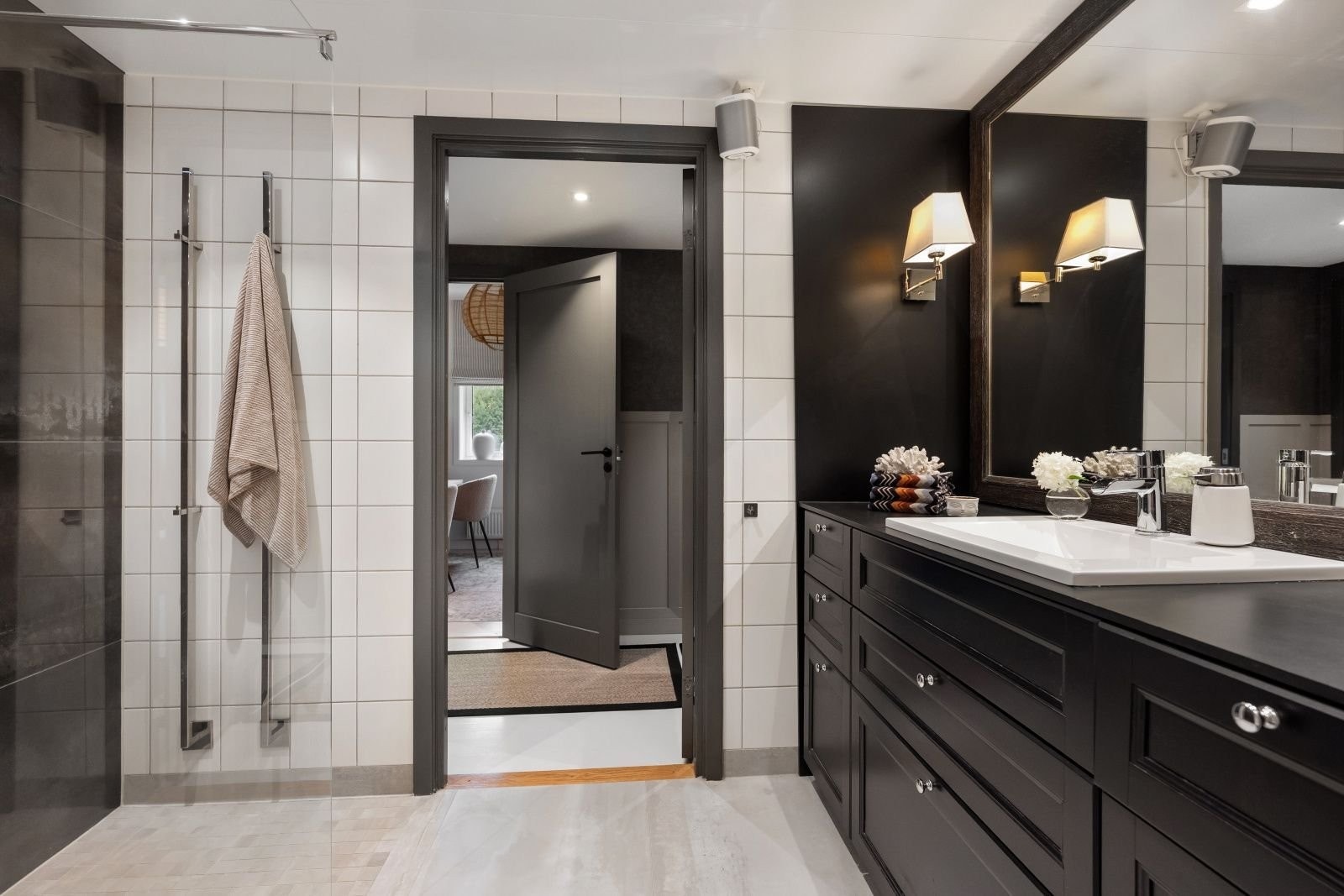 Også her er det eksklusive håndkleholdere som gir deg deilige varme håndklær Galleribilde