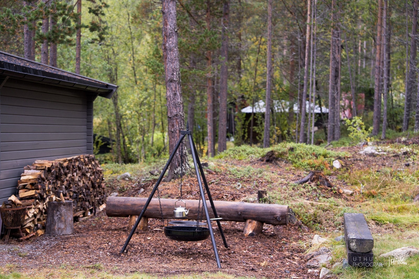 Uteplass med bålpanne – perfekt for hyggelige kvelder Galleribilde