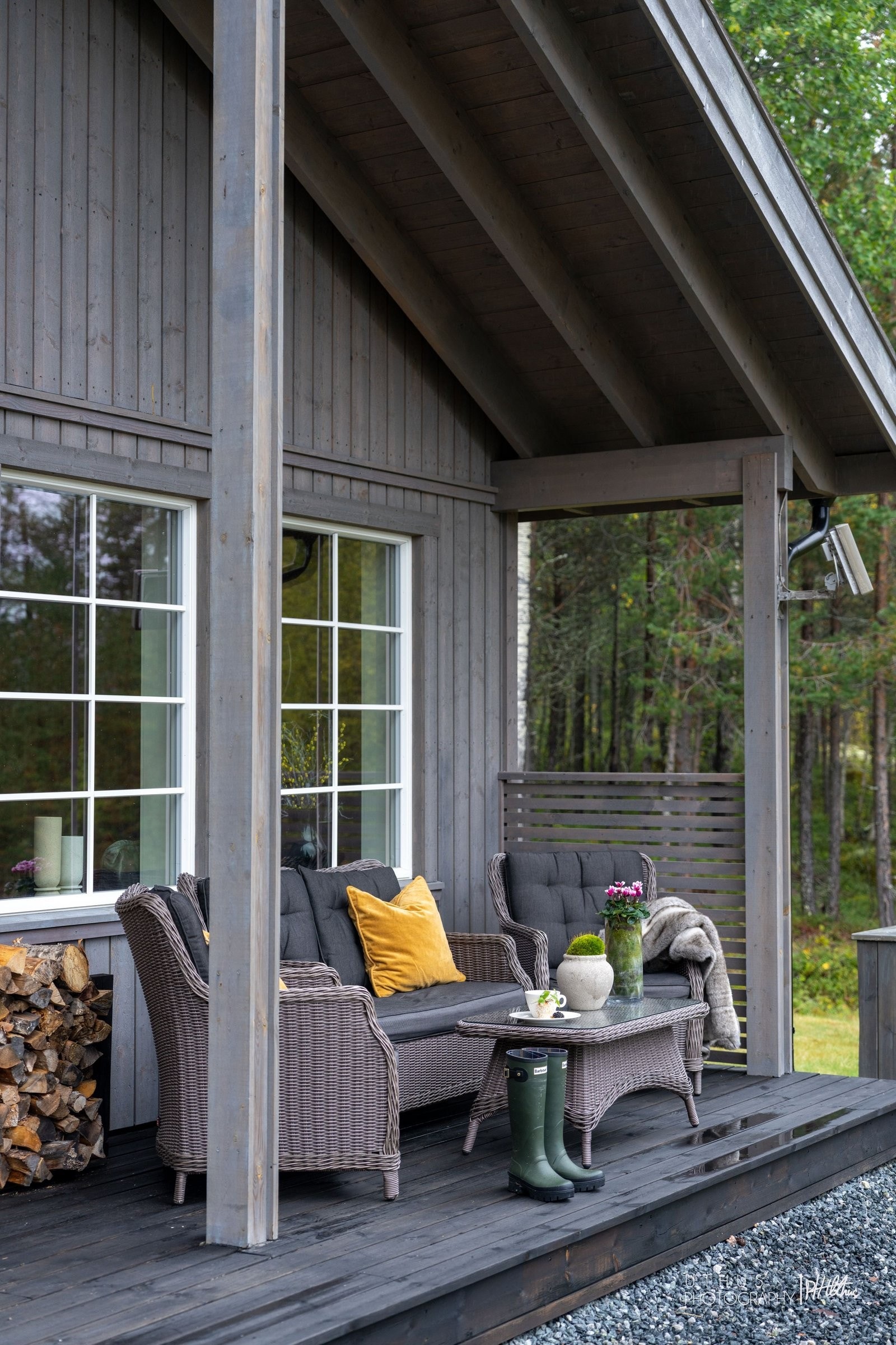 Lun uteplass under tak Galleribilde