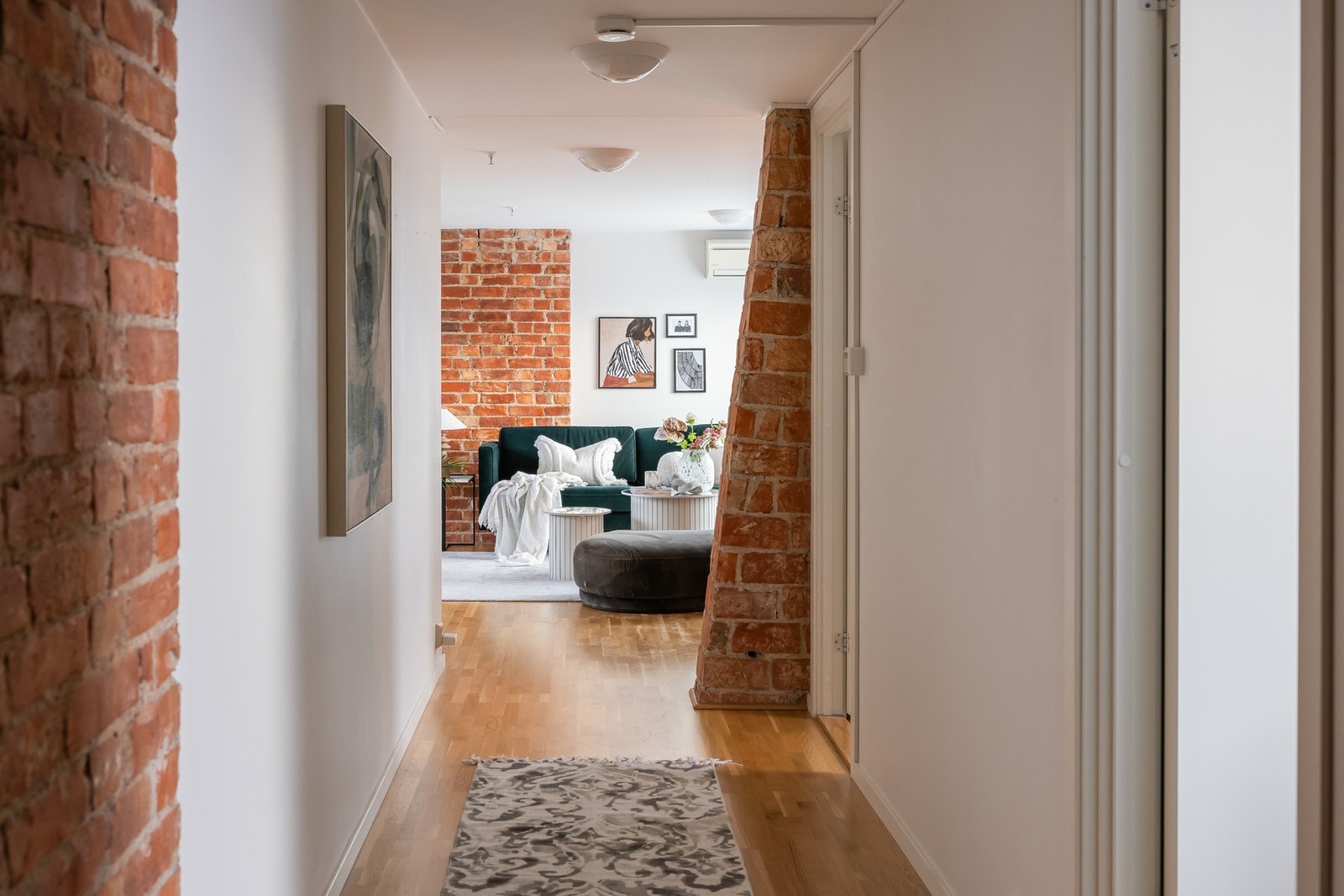 Synet som møter deg i entreen på vei inn i leiligheten. Galleribilde