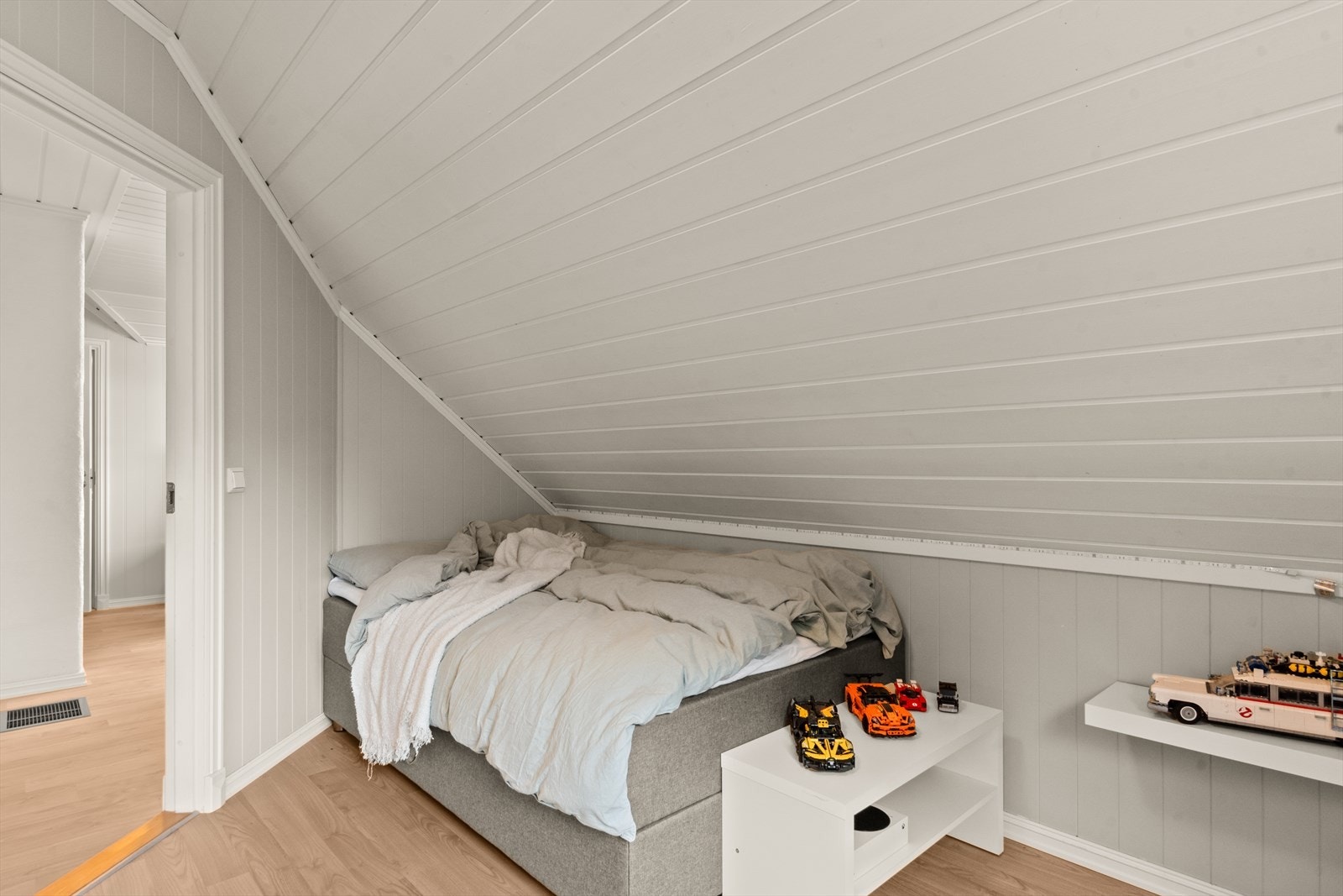 Dette er det minste soverommet og ligger nærmest TV-stuen. Galleribilde