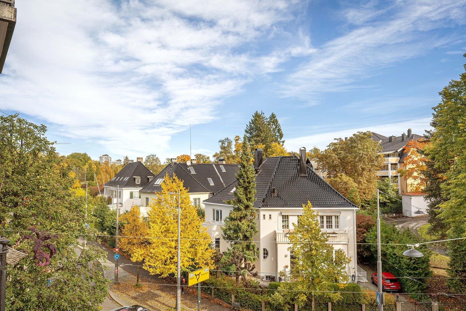 Området byr på en perfekt kombinasjon av historisk sjarm og moderne byliv, med nærhet til både sentrum og fine rekreasjonsområder. Galleribilde