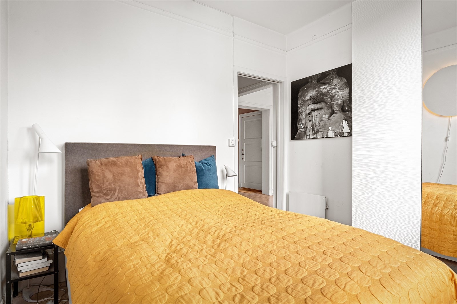 Det er ellers god plass til dobbeltseng, nattbord e.l på soverommet. Galleribilde