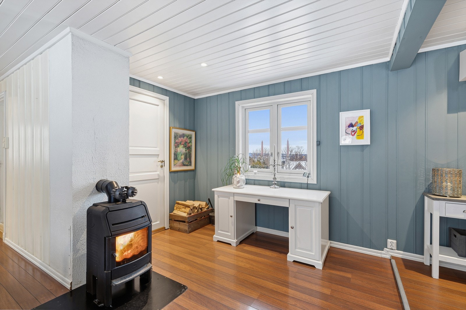 Vedovn i stue. Galleribilde