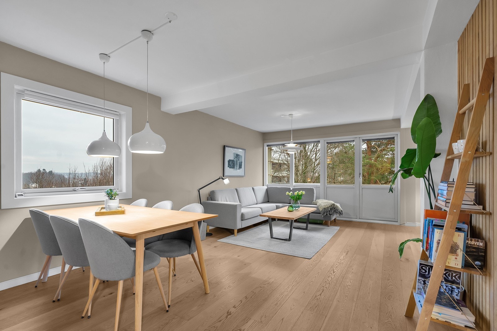 Fra stuen er det dobbel dør til balkongen Galleribilde