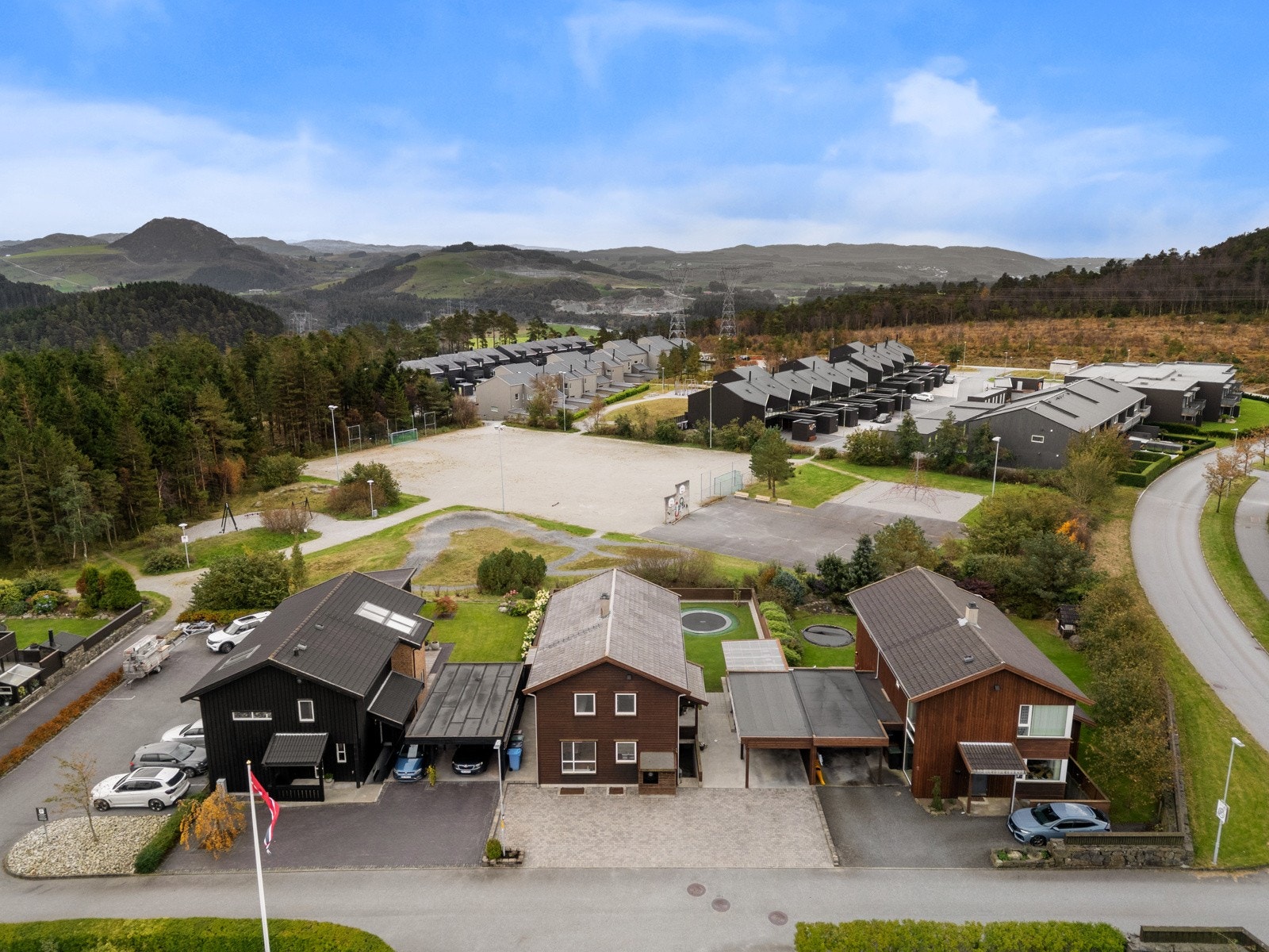 Verdens beste lekegrind, skogen, ligger i umiddelbar nærhet. Galleribilde