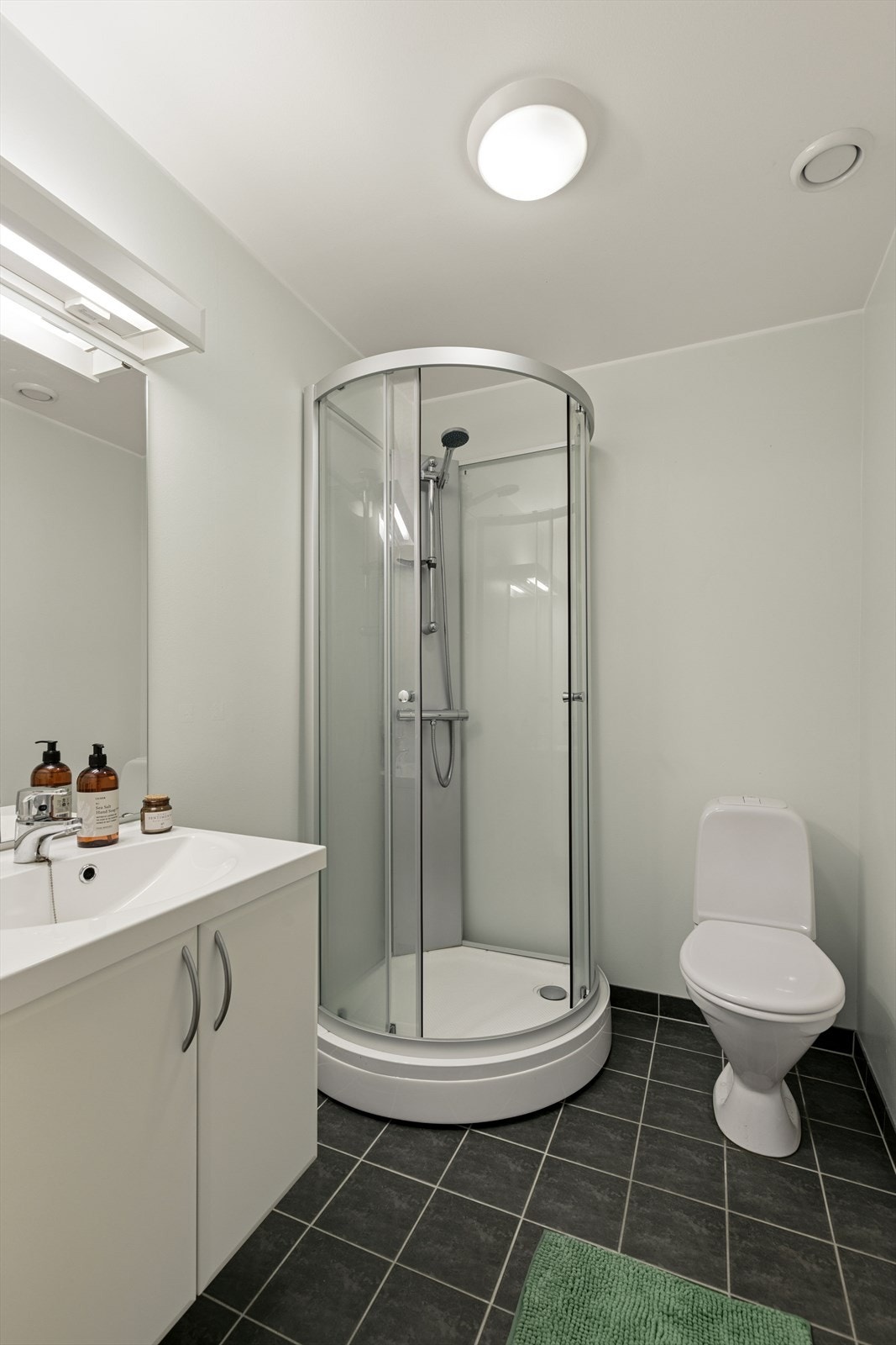 Gjeste bad. Galleribilde