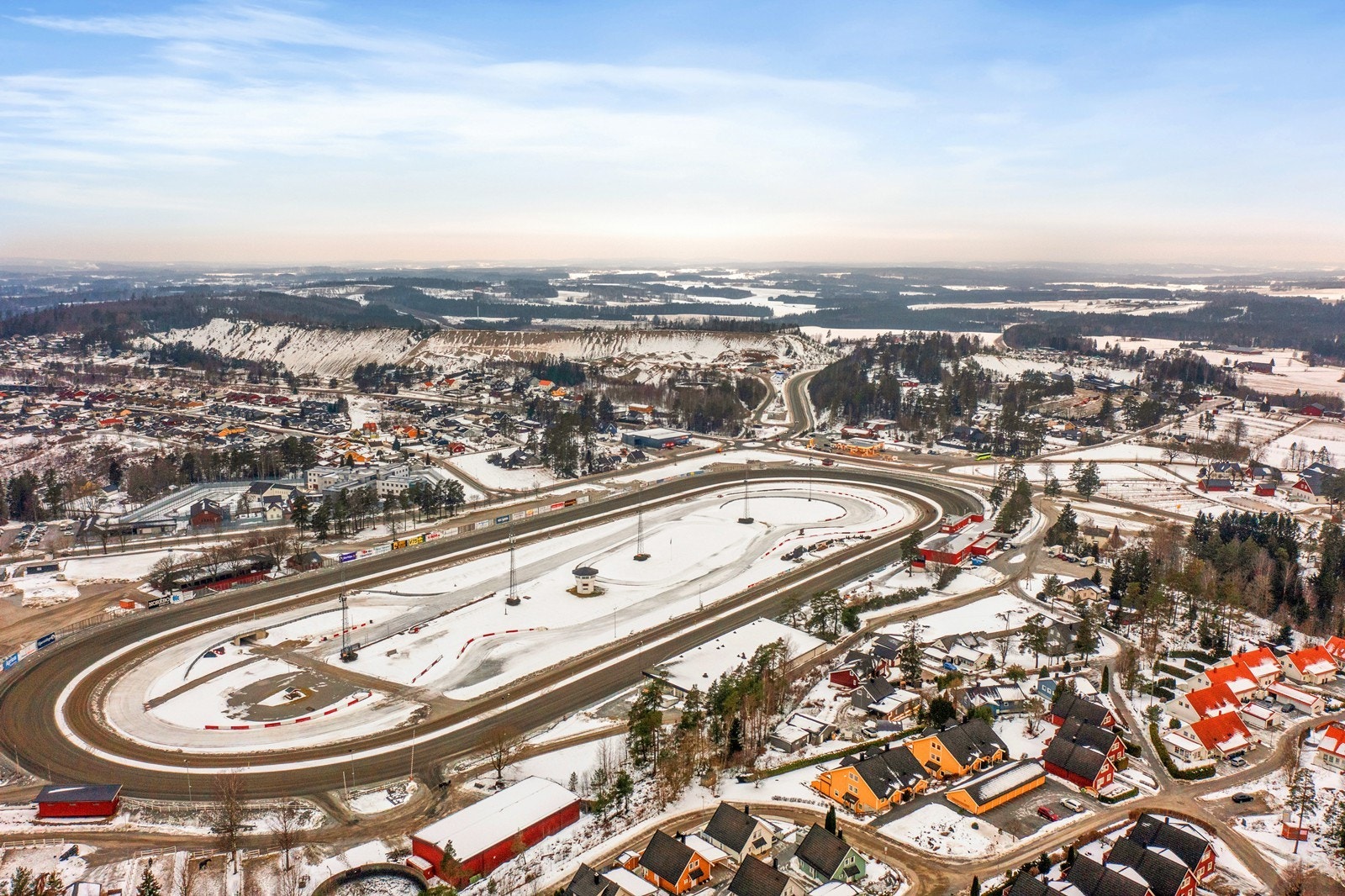Eiendommen ligger nær populære turområder som Helsestien langs Mysenelva og Høytorp fort. Galleribilde