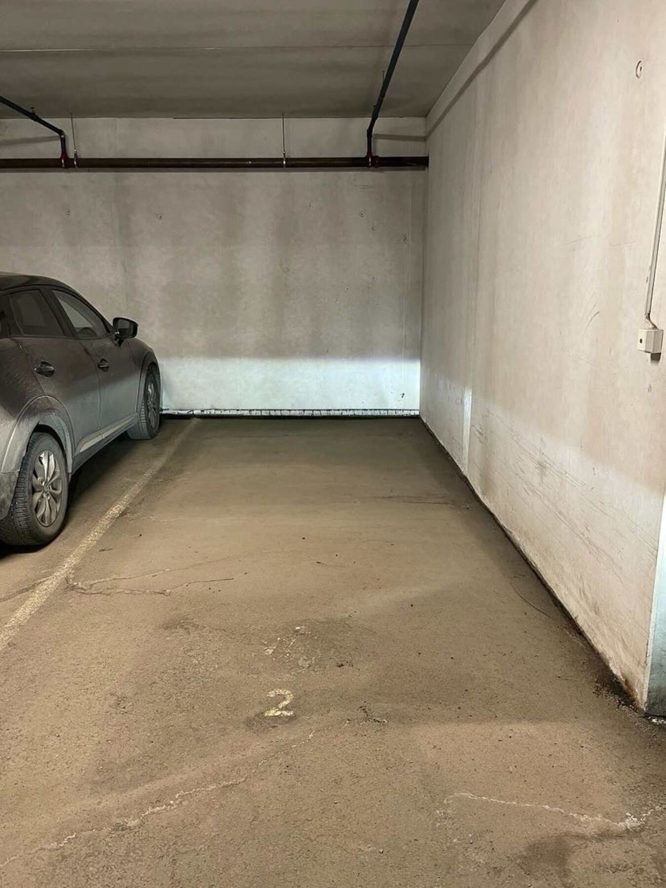 P-plass med sentral beliggenhet på Løren. Innkjøring fra Lørenveien. Garasjene har adresse Lørenveien 41 C Galleribilde