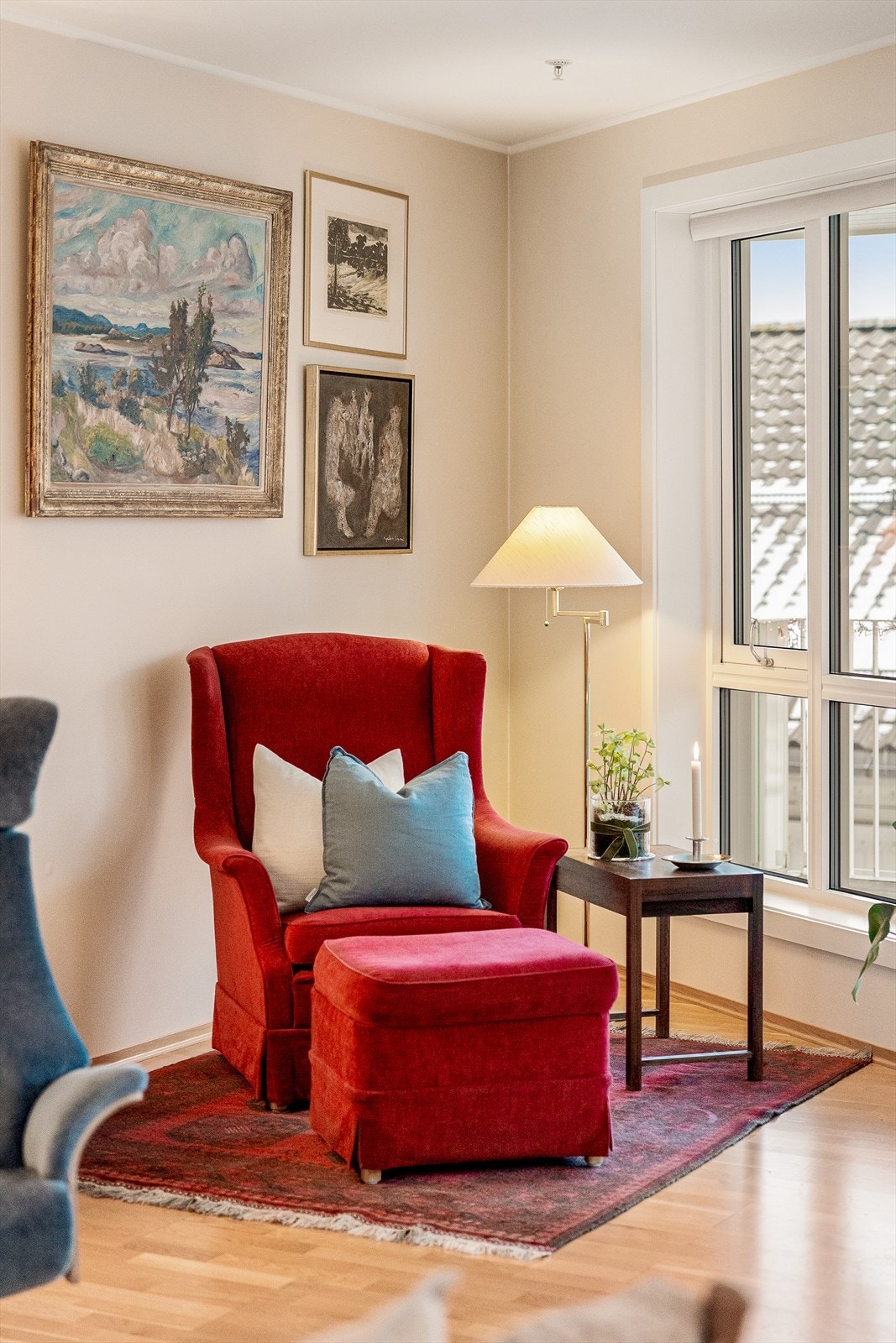 Herlig lesekrok med mye naturlig lys som slipper inn Galleribilde