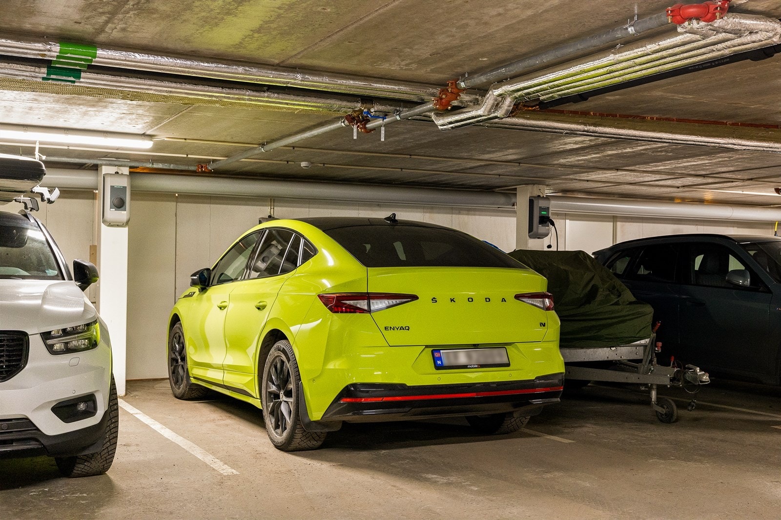 Biloppstillingsplass og bod ( ca 5 kvm) i felles garasjekjeller Galleribilde