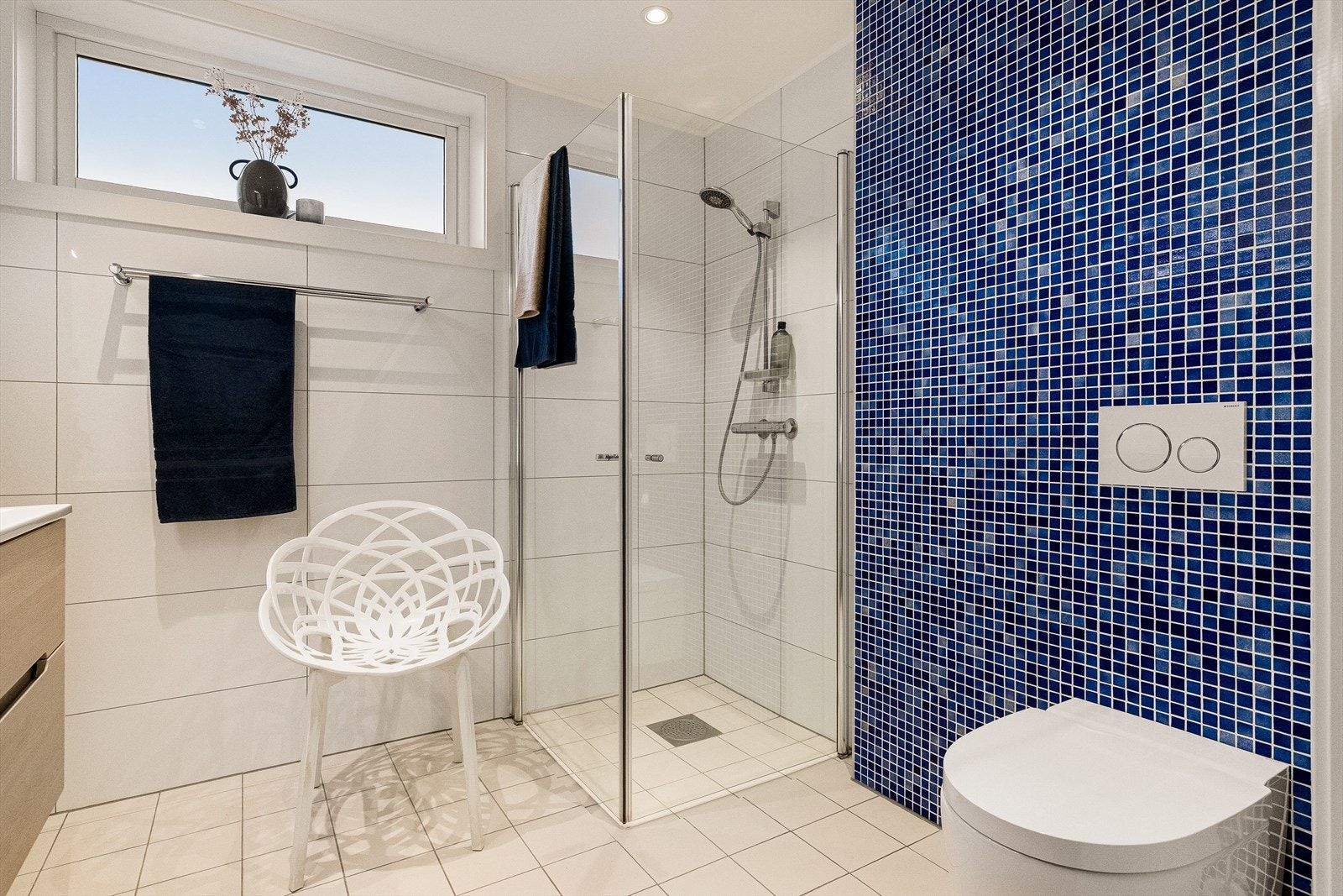 Nytt dusjtoalett (Geberit AquaClean Mera Comfort) i 2022. Gulvvarme Galleribilde